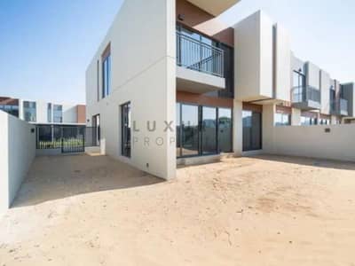 3 Bedroom Villa for Rent in Dubailand, Dubai - Large Corner Unit | Maids Room | Vacant