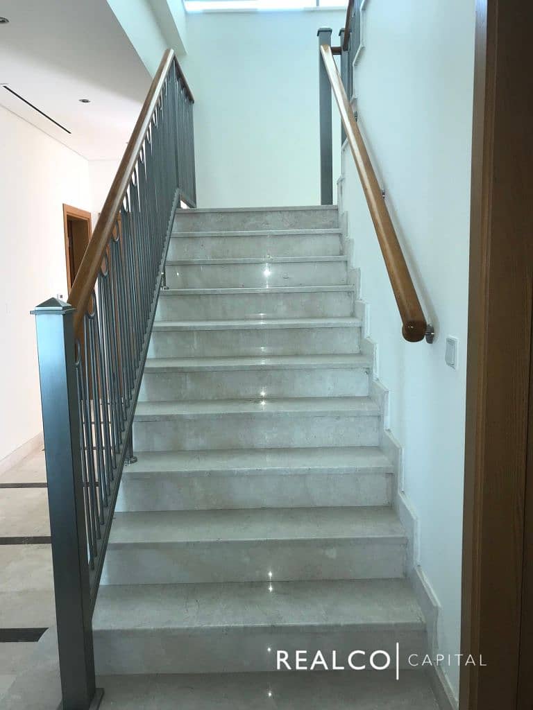 5 3 Bed Townhouse Staircase 2. jpg