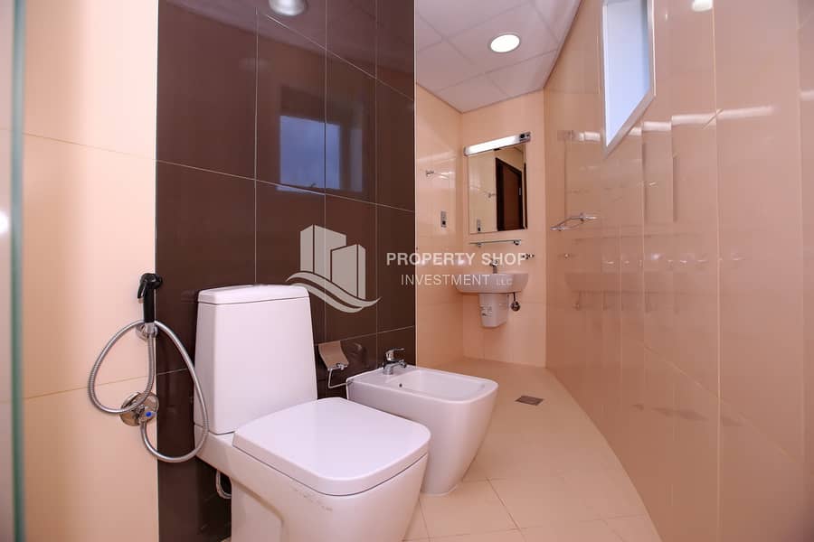 12 2-bedroom-abu-dhabi-al-reem-island-city-of-lights-hydra-avenue-bathroom-2. JPG