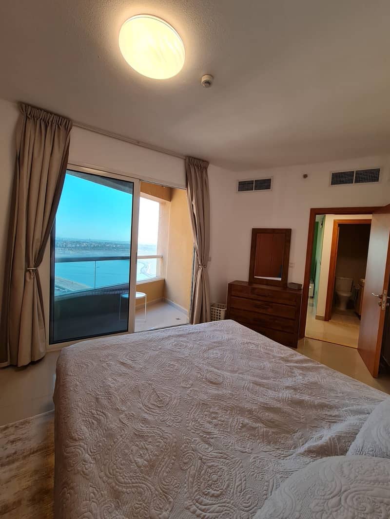 Spacious 1 bedroom with lake view