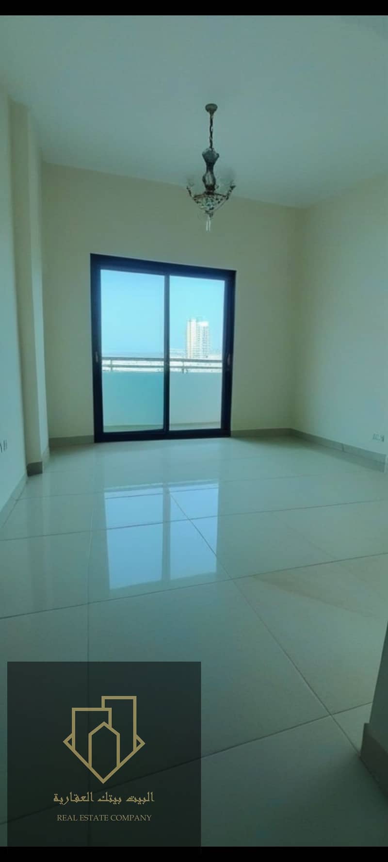 Enjoy living in a distinctive apartment consisting of one room and a hall in a central location close to all public and private services. The apartment guarantees you easy movement to all exits
