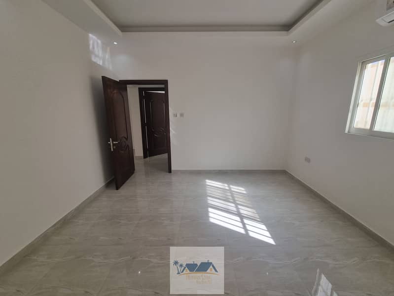 Квартира в Аль Шамха, 2 cпальни, 50000 AED - 8050376