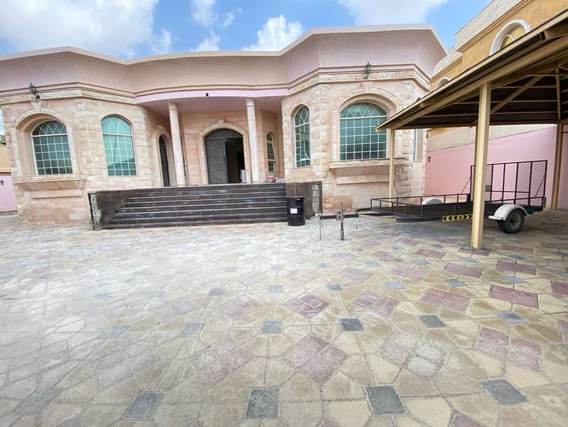 Villa for rent in Ajman, Al Hamidiya area 4 rooms, a sitting room, a hall, and a maid’s room With air conditioners Inner car awning 110 thousand dirhams required