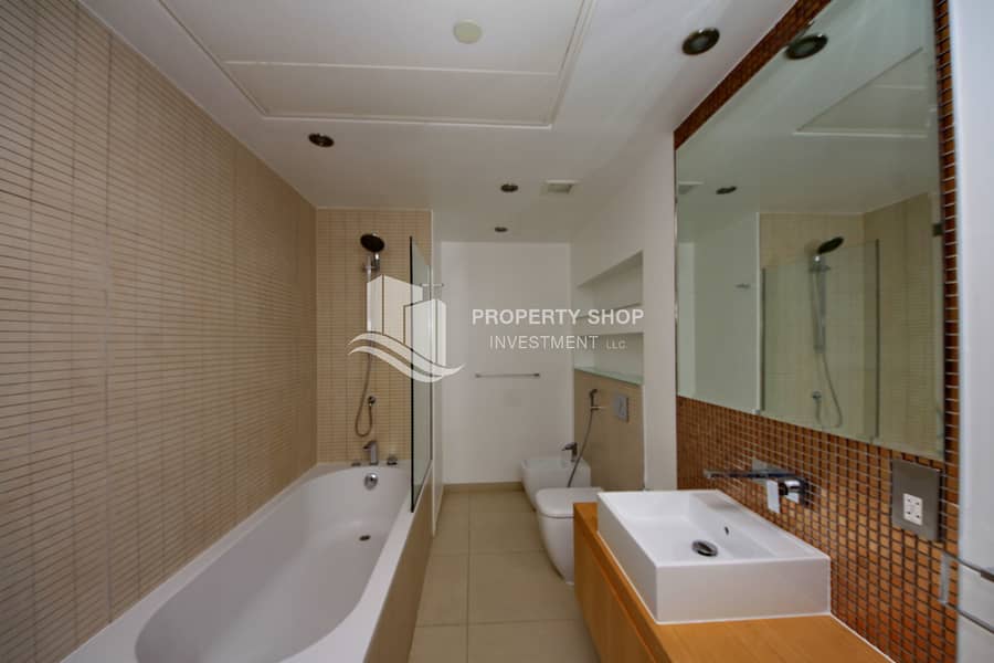 15 3-bedroom-apartment-al-raha-beach-al-bandar-al-naseem-master-bathroom. JPG