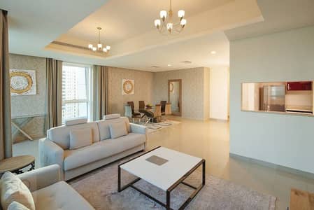 2 Cпальни Апартаменты в отеле в аренду в Дубай Марина, Дубай - Two Bedroom Deluxe - Living Area . jpg