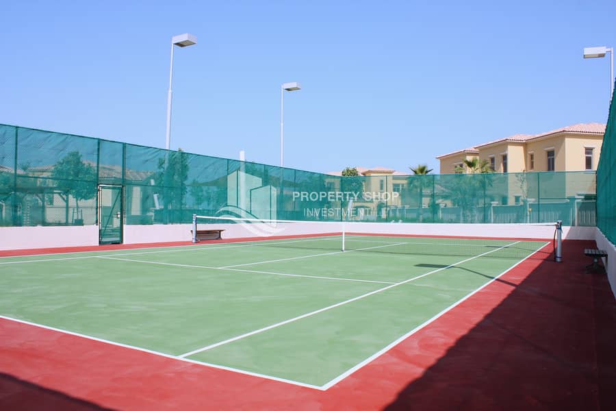 17 abu-dhabi-saadiyat-island-saadiyat-beach-community-tennis-court-2. JPG