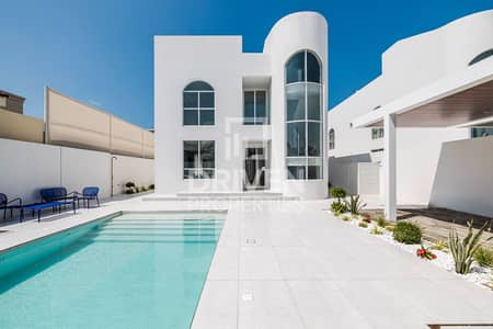 4 Bedroom Villa for Rent in Umm Suqeim, Dubai - Furnished | Modern Interiors | Huge Plot