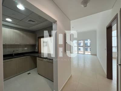 1 Bedroom Apartment for Sale in Yas Island, Abu Dhabi - large balcony  | with Golf view | Laundry room.