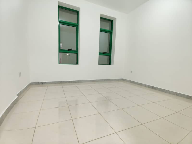 شقة في شارع الوحدة (شارع دلما)،الوحدة 2 غرف 50000 درهم - 8740999