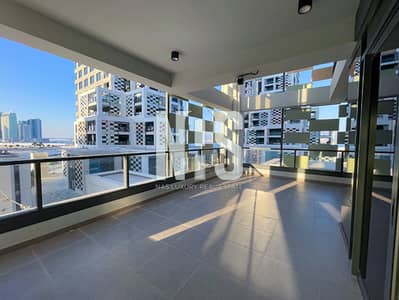 3 Bedroom Apartment for Sale in Al Reem Island, Abu Dhabi - Luxurious 3-Bedroom Haven |   Balcony With Scenic Views