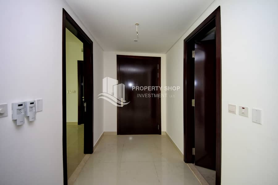 12 2-br-apartment-abu-dhabi-al-reem-island-marina-square-mag-5-residences-foyer. JPG