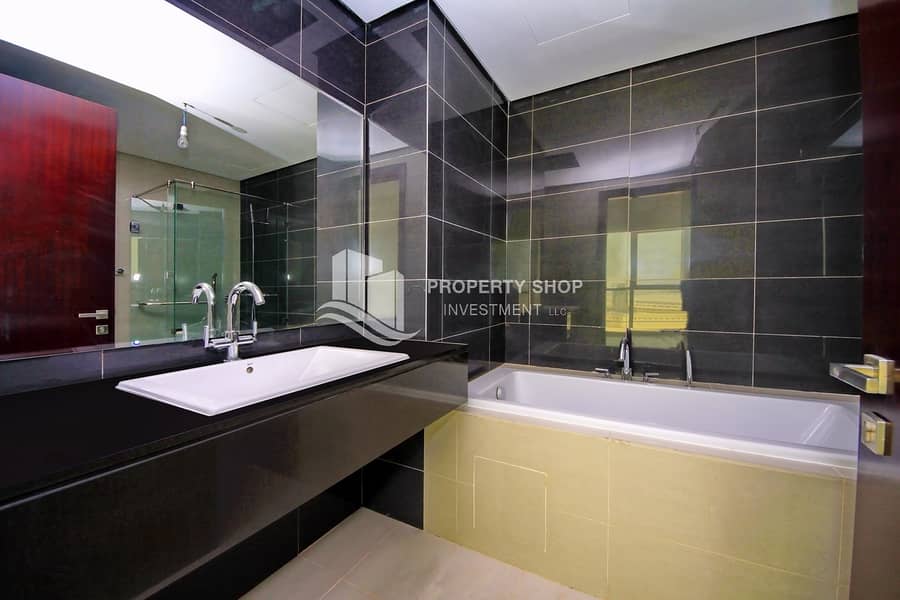 16 2-br-apartment-abu-dhabi-al-reem-island-marina-square-mag-5-residences-master-bathroom. JPG