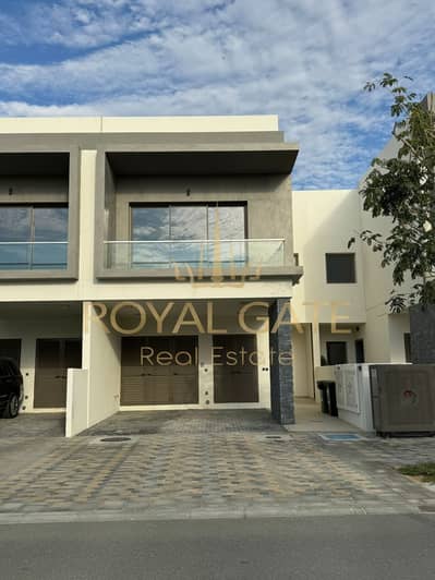 2 Bedroom Townhouse for Rent in Yas Island, Abu Dhabi - fornt. jpg