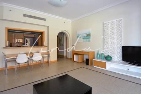 1 Bedroom Flat for Rent in Palm Jumeirah, Dubai - Free Chiller |unfurnished | Private Beach