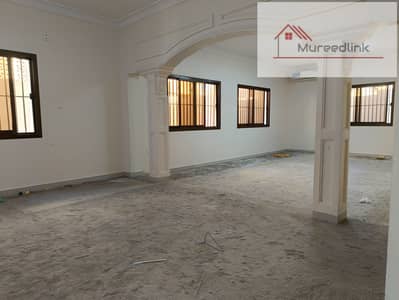 5master bedrooms villa 2 parking inside 125k/1pay in muroor