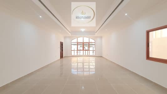 فیلا 7 غرف نوم للايجار في الخالدية، أبوظبي - فیلا في شارع الخالدية،الخالدية 7 غرف 190000 درهم - 8752182