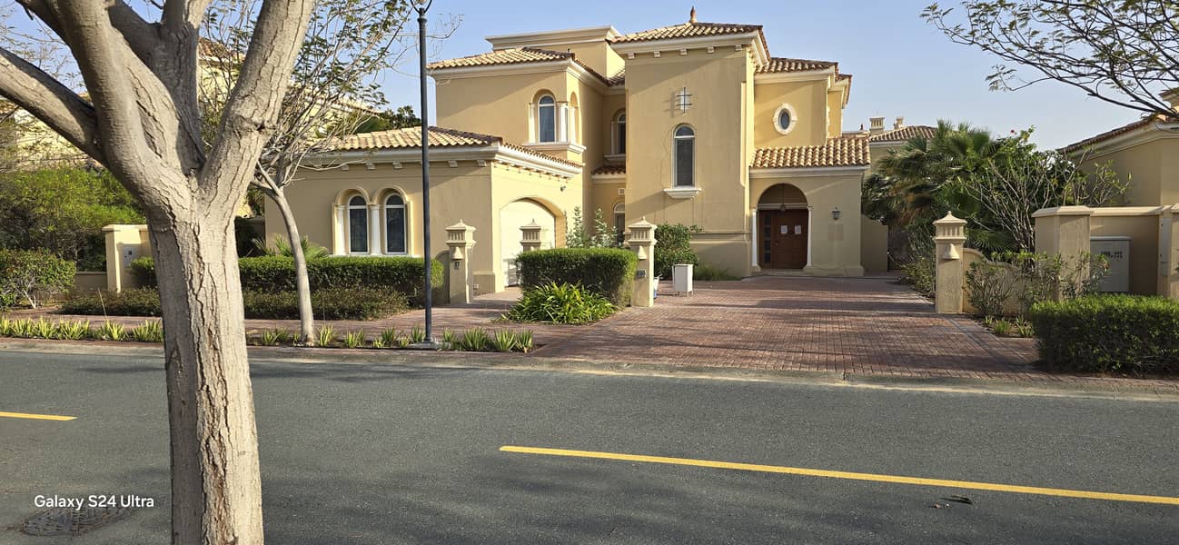 FOR SALE !! Luxurious 3 Bedroom villa Size 7101 sqft specious Living in Khor Al yeefrah Umm Al Quwain Marina