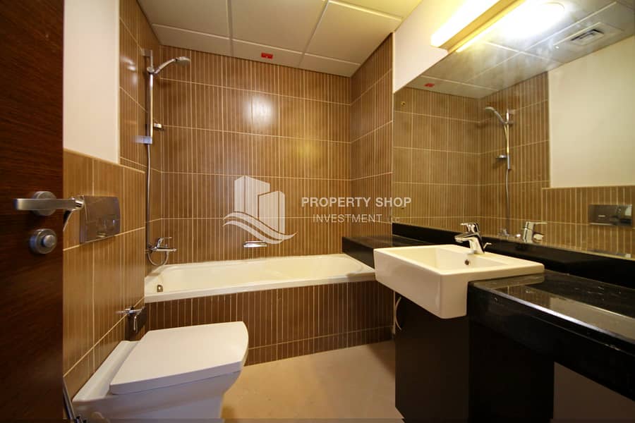 11 2-bedroom-apartment-al-reem-island-shams-abu-dhabi-sea-view-tower-bathroom. JPG