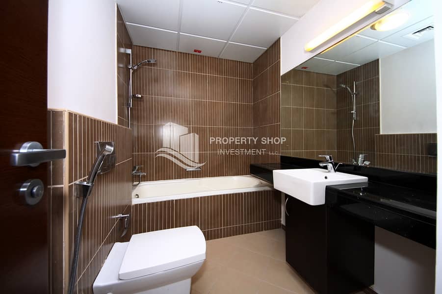 11 2-bedroom-apartment-al-reem-island-shams-abu-dhabi-sea-view-tower-bathroom. JPG