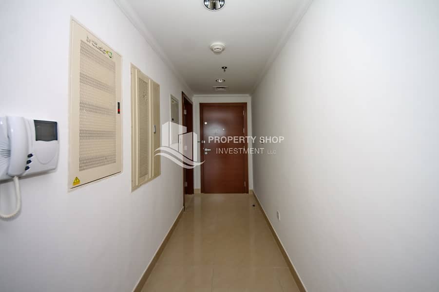 12 2-bedroom-apartment-al-reem-island-shams-abu-dhabi-sea-view-tower-foyer. JPG