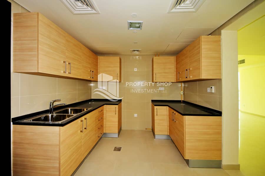 5 2-bedroom-apartment-al-reem-island-marina-square-bay-view-kitchen-1. JPG