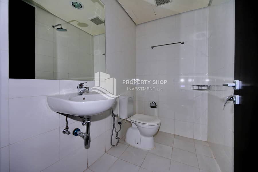 8 2-bedroom-apartment-al-reem-island-marina-square-bay-view-maids-bathroom. JPG