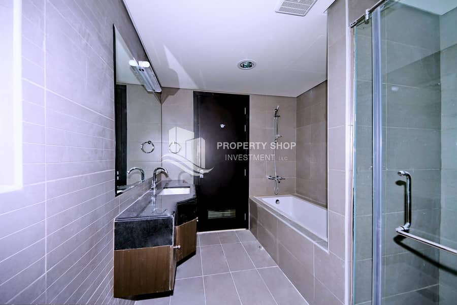 10 2-bedroom-apartment-al-reem-island-marina-square-bay-view-master-bathroom-1. JPG