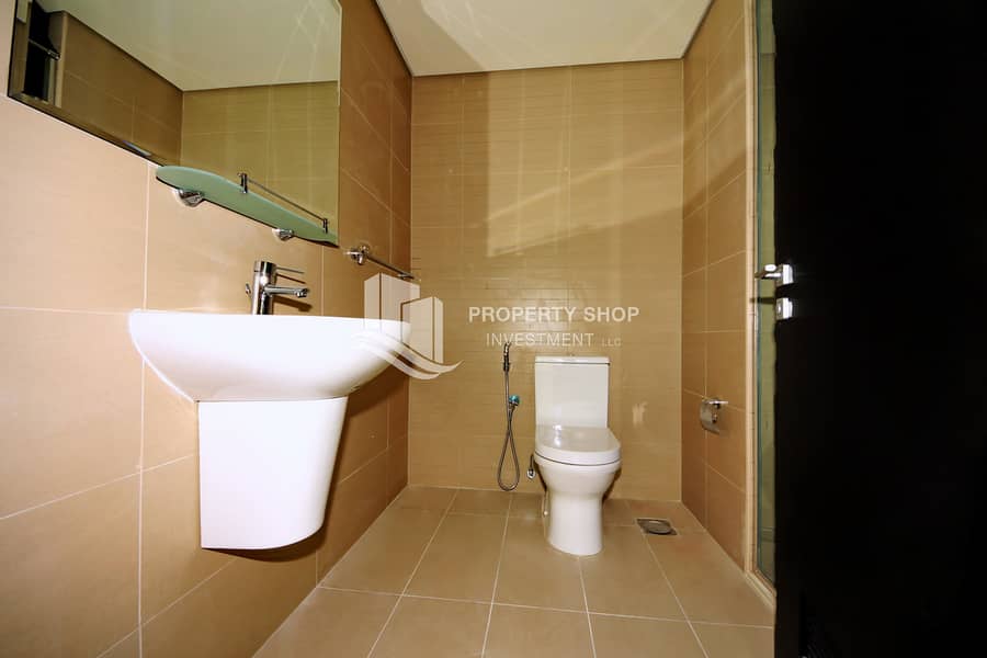 12 2-bedroom-apartment-al-reem-island-marina-square-bay-view-bathroom. JPG