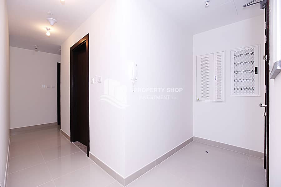 2 3-bedroom-apartment-al-reem-island-city-of-lights-marina-bay-foyer. JPG