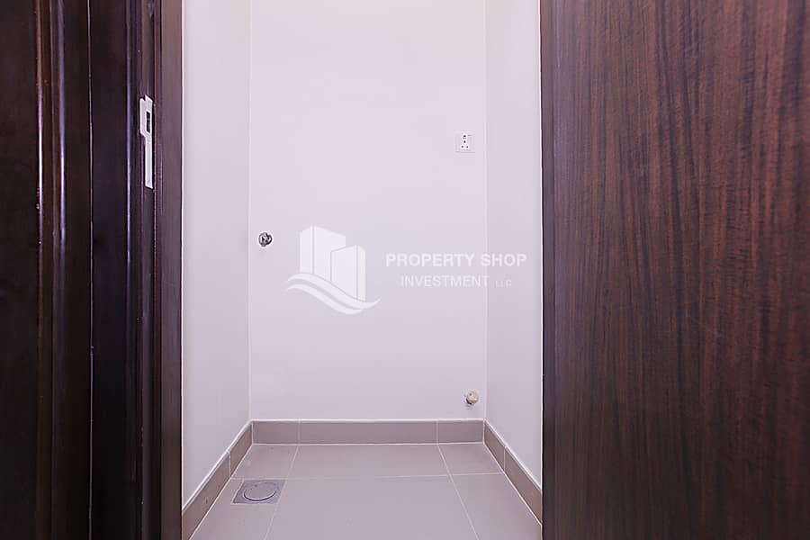 8 3-bedroom-apartment-al-reem-island-city-of-lights-marina-bay-laundry-area. JPG