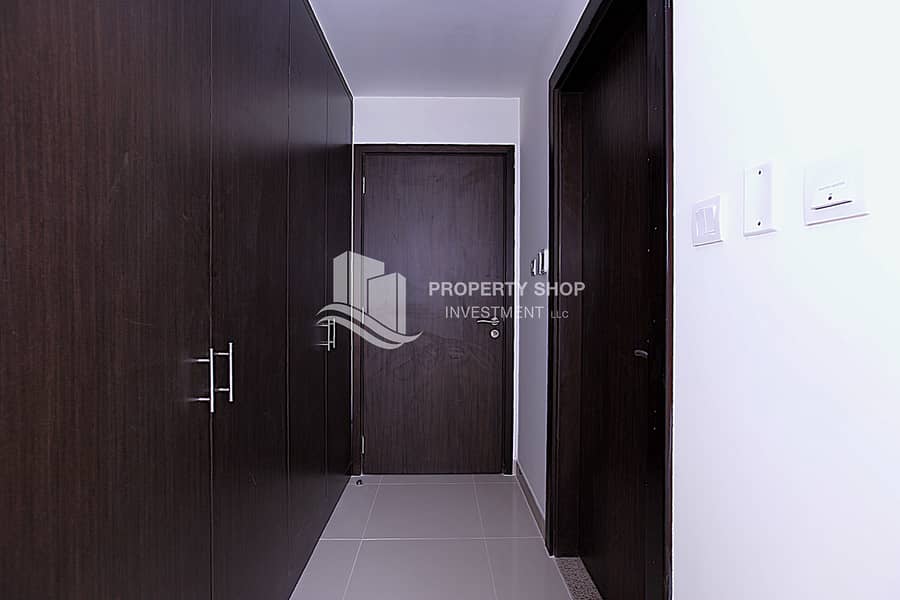 9 2-bedroom-apartment-al-reem-island-city-of-lights-marina-bay-closet. JPG