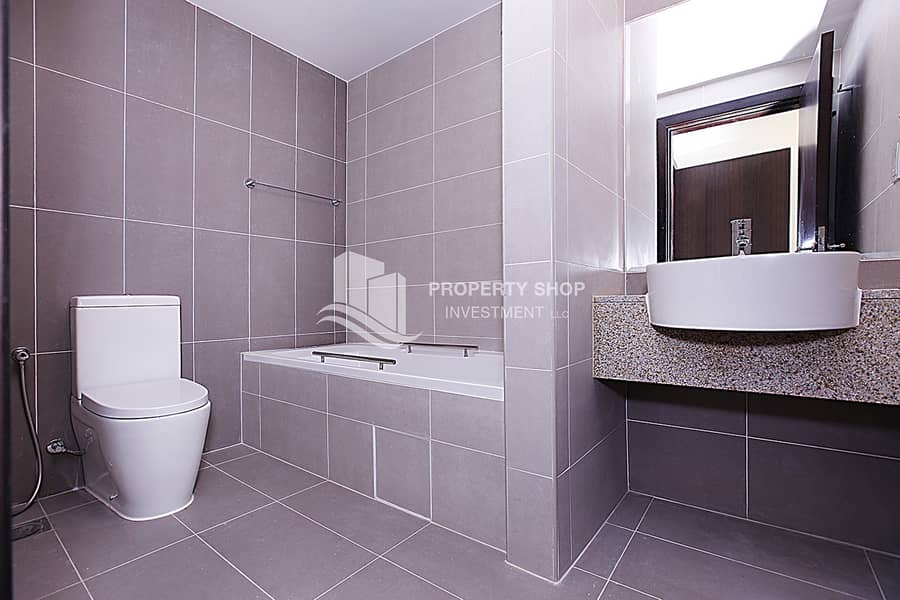 13 2-bedroom-apartment-al-reem-island-city-of-lights-marina-bay-master-bathroom. JPG