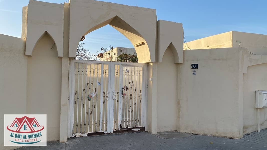 Five room house  and two kitchen  with swimming pool in Al Khuzamiya