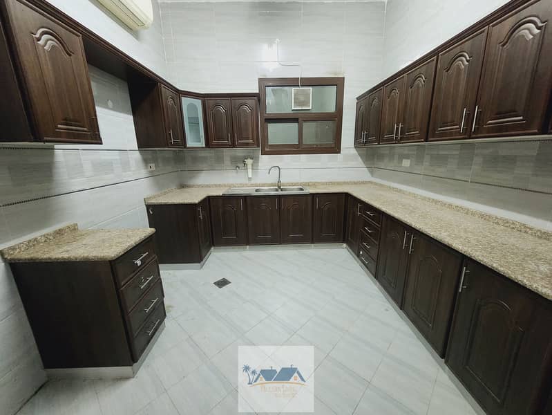 Spacious Huge Size 2 Bedrooms Hall With Balcony And Covered Parking Available At Al Falah Old Monthly Option 4000 Aed