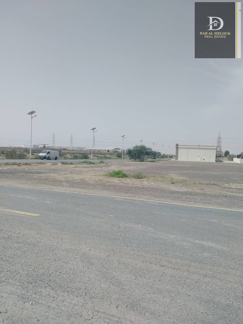 For sale in Sharjah, Al-Hoshi area, residential investment land, area of ​​9200 feet, a permit for a ground and first villa, and two attached villas are declared. An excellent location on two streets, front and back. Freehold installments have been comple