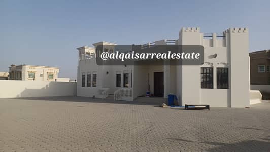 3 Bedroom Villa for Rent in Al Dhait, Ras Al Khaimah - Modern villa for rent on the main street
