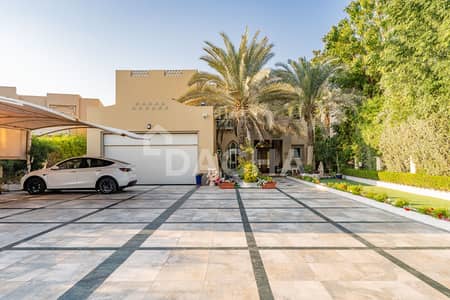 4 Bedroom Villa for Sale in Jumeirah Islands, Dubai - Canal Lake / Huge Plot / VOT