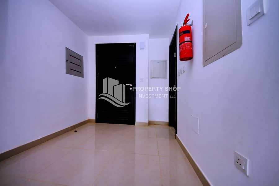 6 3-bedroom-villa-abu-dhabi-al-reef-desert-village-foyer. JPG