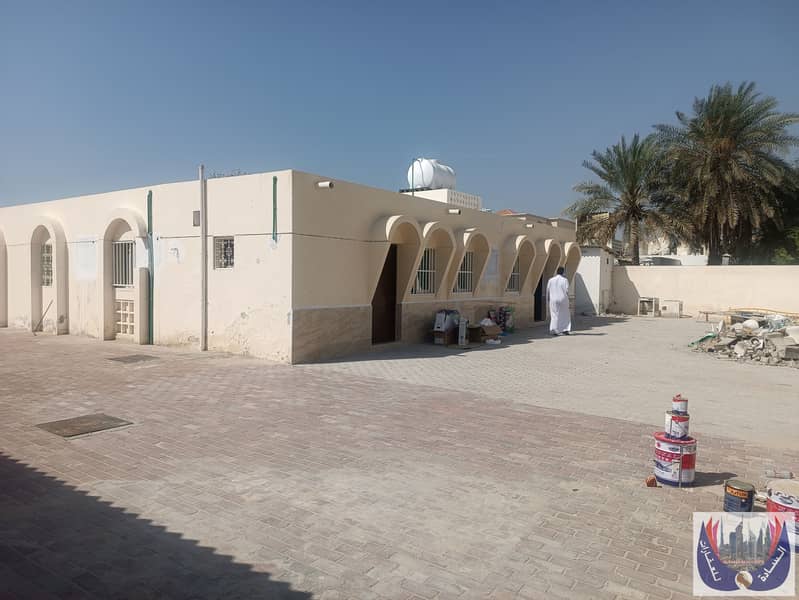 Mushairef Eight bedroom Hall Majlis villa for rent