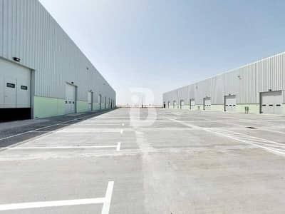 Warehouse for Rent in Al Dhafrah, Abu Dhabi - Brand New Warehouse | High Power | 34983 Sqft