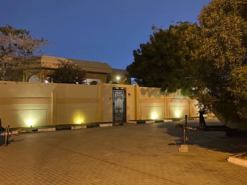 Ground floor villa for rent in Ajman
 Musheirif area - main street
 Super deluxe with brushes
 With air conditioners
 3 master rooms + dressing room
 Hall + sitting room + dining room + bathroom and sinks
 big kitchen
 Attached to it:
 Master maid's room