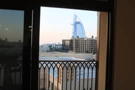 2- غرفة نوم مطلة على برج العرب، وحدة جاهزة بالطابق العلوي، مجتمع ممتاز، وحدات متعددة