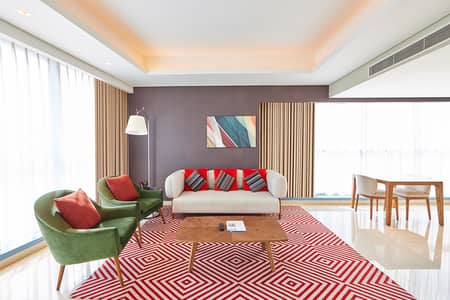 شقة فندقية 1 غرفة نوم للايجار في واحة دبي للسيليكون (DSO)، دبي - 1BR Living Area_4. jpg
