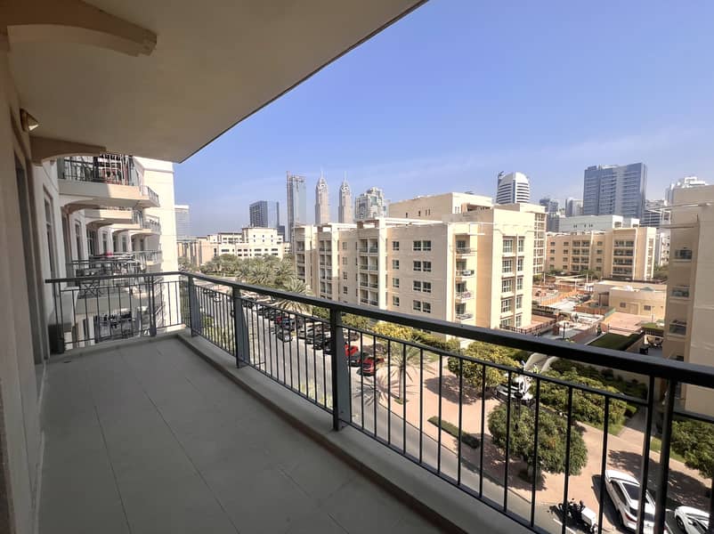 Upgraded | Vacant | High Floor | Large Terrace