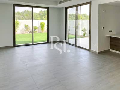 3 Bedroom Townhouse for Sale in Yas Island, Abu Dhabi - yas-acres-yas-island-abu-dhabi-living-area (2). JPG