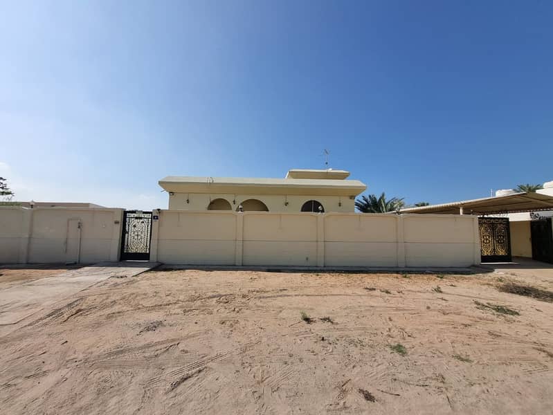 Villa for rent in Ajman, Musherief area, consisting of 3 rooms, a hall, a council and a maid's room with an extension of 10 thousand feet, fully maintained 
Required 65 thousand 4 payments with air conditioners
