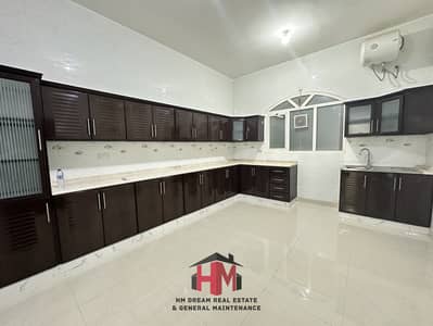 3 Bedroom Flat for Rent in Al Falah City, Abu Dhabi - Outclass 3 Bedrooms Hall 3 Bathrooms Apartment with Covered Parking