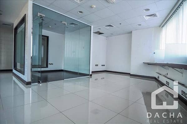 Beautiful fitted office on a middle floor in HDS