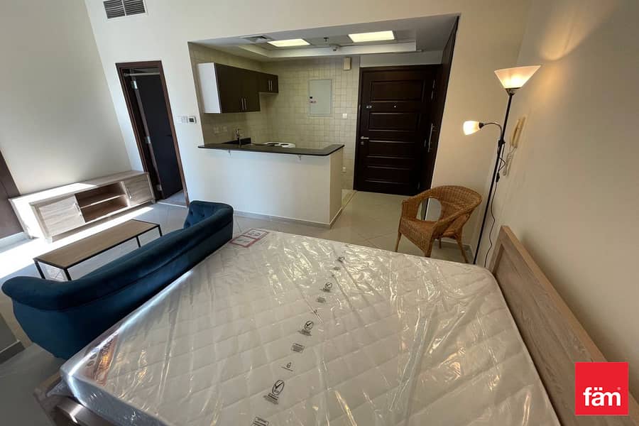 CHILLER FREE STUDIO / HIGHER FLOOR / BALCONY CHILLER FREE STUDIO / HIGHER FLOOR / BALCONY