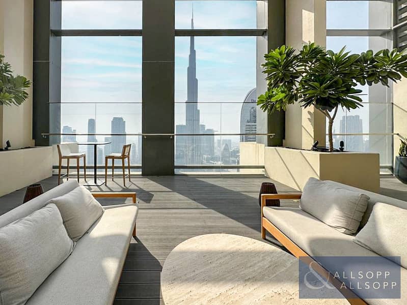 30 Burj Khalifa view Lounge. jpeg